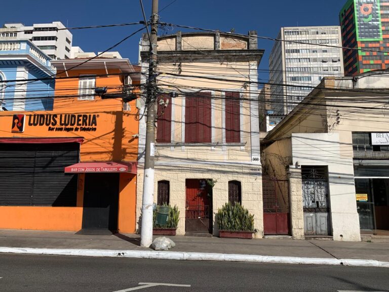 Sobrado Histórico em Localização Estratégica – Excelente Oportunidade para Moradia e Comércio